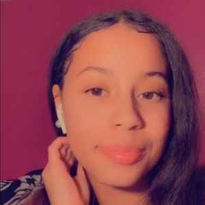 Meet your Posher, Adrianna